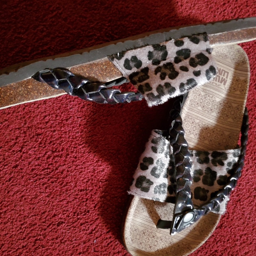 Sandals - Picture 2 of 2